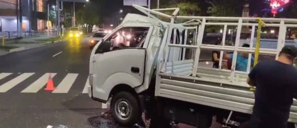 Conductor resulta lesionado tras fuerte choque en el Salvador del Mundo
