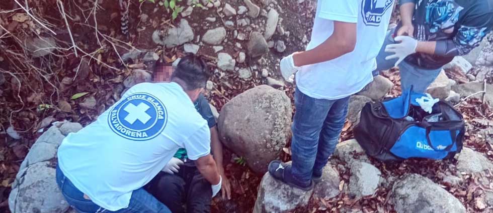 Hombre sufre lesiones graves lesiones tras caer de su bicicleta a una quebrada en La Libertad