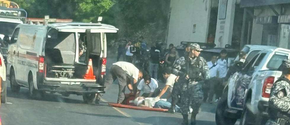 Conductor arrolla a peatón en Cuscatlán