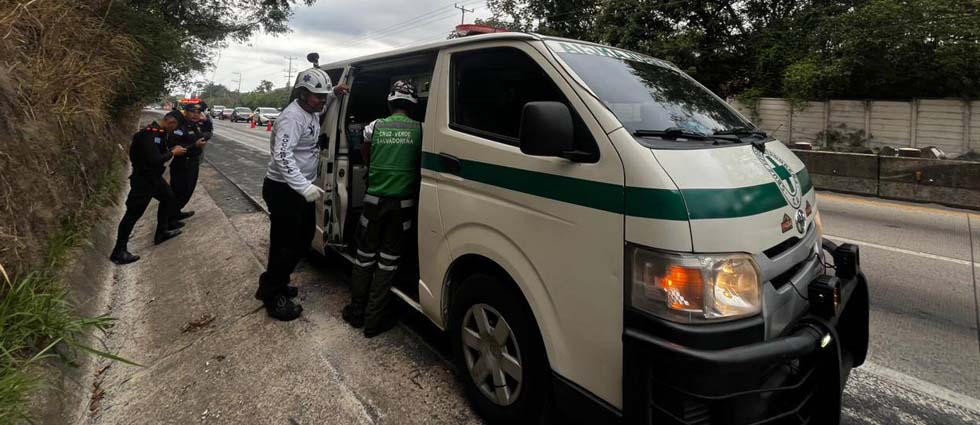 Motociclista se accidenta debido a derrame de aceite carretera al puerto de La Libertad