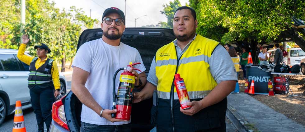 VMT entrega más de 260 insumos de seguridad vial a conductores