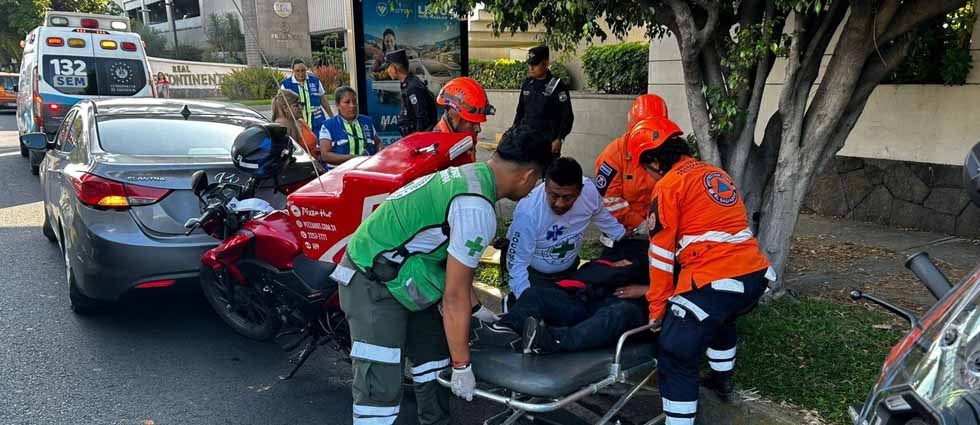 Delivery resulta lesionados tras choque sobre el bulevar de Los Héroes