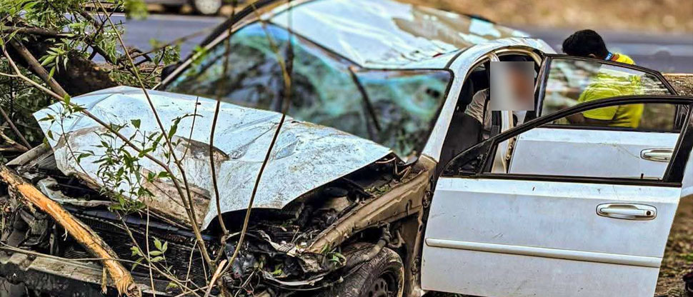 Fuerte accidente deja a conductor lesionado en carretera de Oro