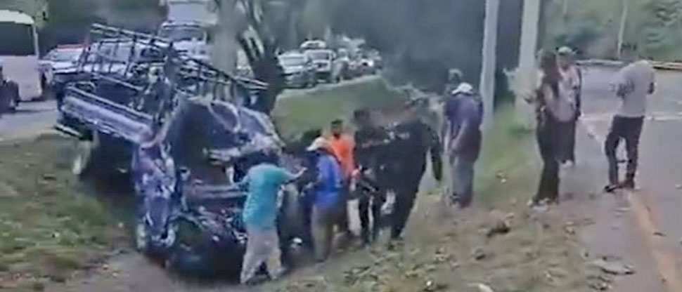 Aparatoso accidente deja múltiples lesionados en autopista a Comalapa