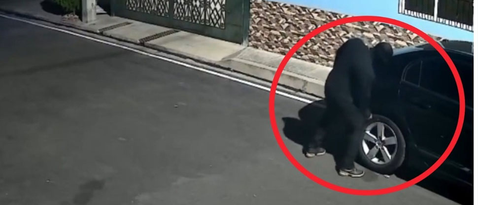 Piden los “Tres doritos después” para sujeto que pincha llantas de vehículo en San Vicente