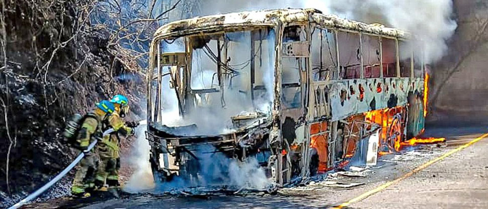 Autobús se incendia y termina en cenizas en La Unión