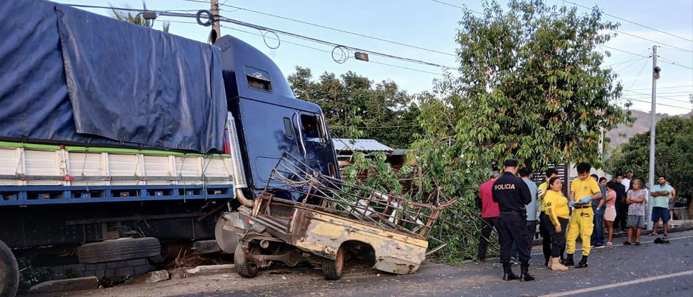 Invasión al carril contrario deja un conductor fallecido en carretera a Candelaria la Frontera