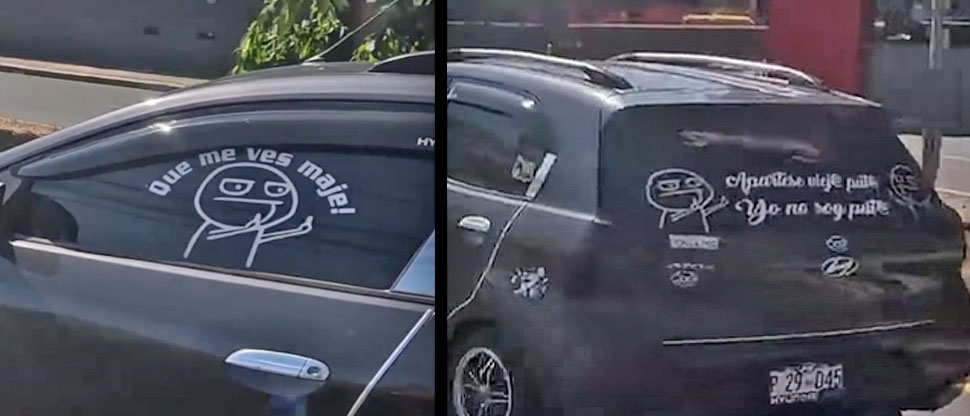 Por andar de curiosos, automovilistas se llevan su sorpresa por inusual mensaje en vehículo