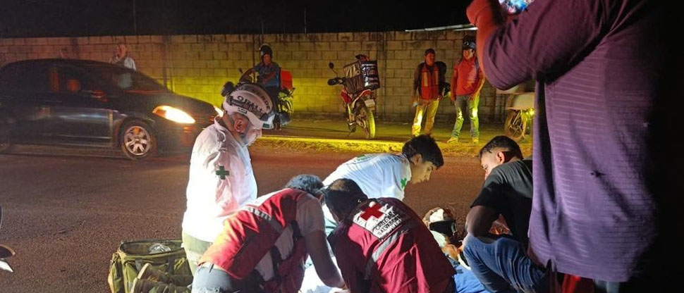 Auxilian a motociclista que chocó contra una rastra en carretera Troncal del Norte