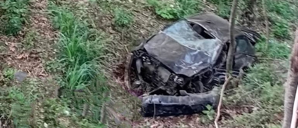 Conductor pierde el control y cae a un barranco en carretera Panamericana