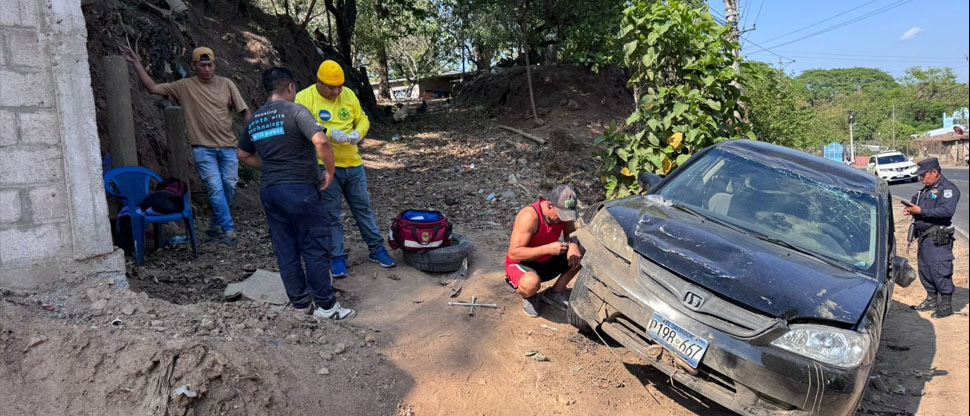 Vehículo vuelva y deja un lesionado en Zacatecoluca