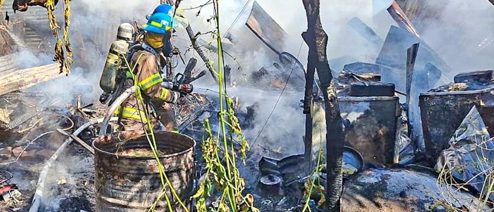 Incendio en vivienda construida con lámina y madera deja a mujer lesionada en Metapán