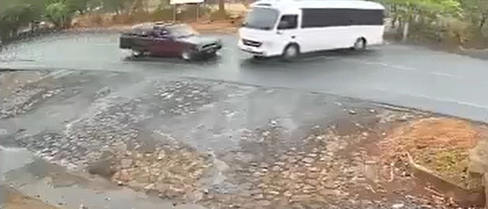 Captan momento cuando siete personas resultan lesionadas tras fuerte choque en Ahuachapán