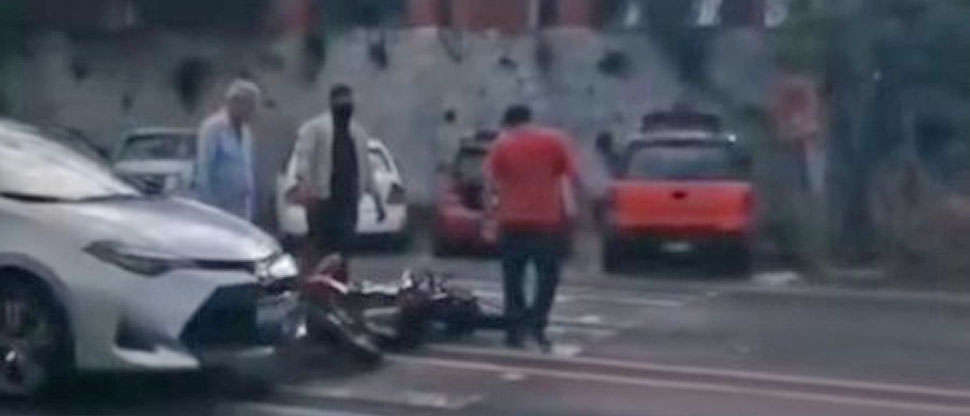 “Salió volando”: ciudadano se viraliza por su manera de informar sobre un accidente vial