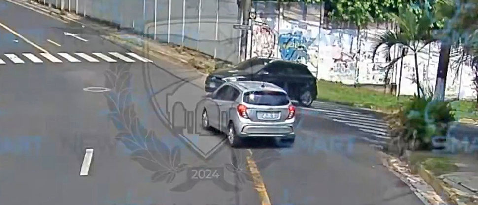 Imprudencia de conductor termina en accidente de tránsito en Santa Tecla