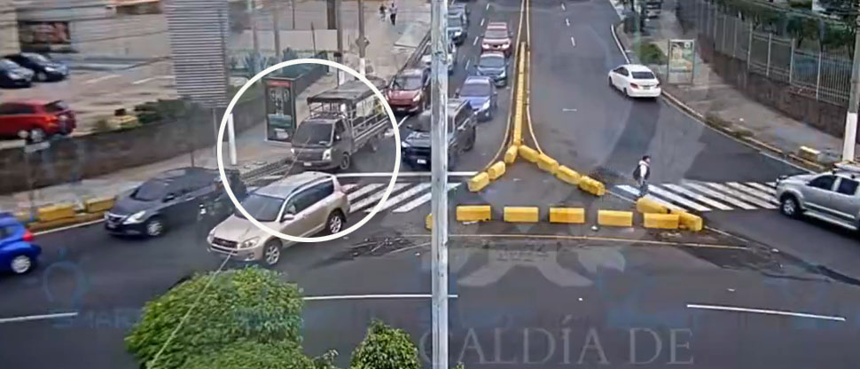 Captan dos accidentes provocados por conductores distraídos
