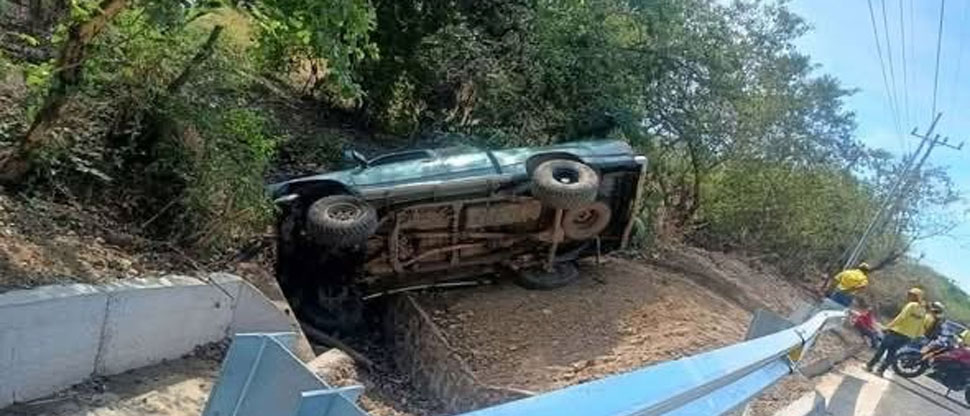 VOLCAMIENTO EN USULUTÁN: PICK UP FUERA DE CONTROL