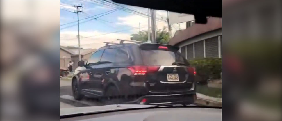 Piden los “3 Doritos Después” para conductor de camioneta que bloqueaba el paso cebra en La Gloria