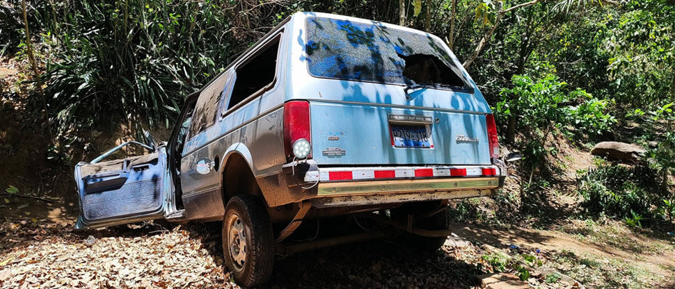 Camioneta se sale de la carretera a Jayaque dejando como saldo al menos 2 lesionados
