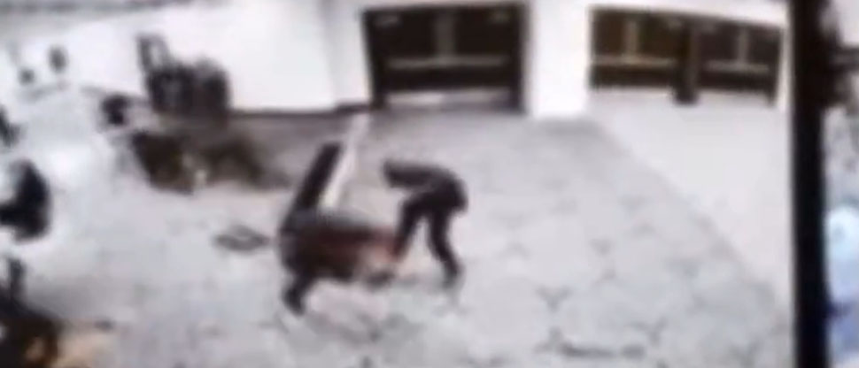 Presidente Trump publica video del instante cuando ingresa su atacante