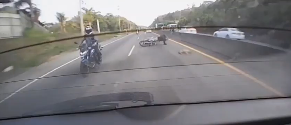 Motociclista sufre aparatosa caída por evitar atropellar un perrito en el bulevar Constitución
