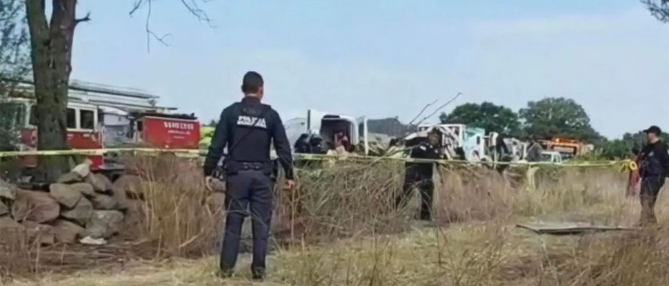 9 fallecidos y decenas de heridos es el saldo de un trágico choque en Querétaro, México 