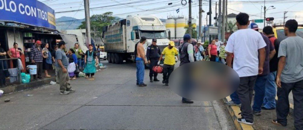 Auxilian a ciclista lesionado tras ser embestido por un carro frente a “La Tiendona”