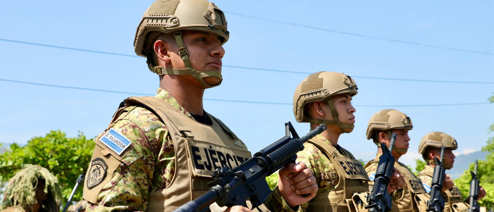 Comando Sur de EEUU dona pertrechos militares y repuestos para helicópteros