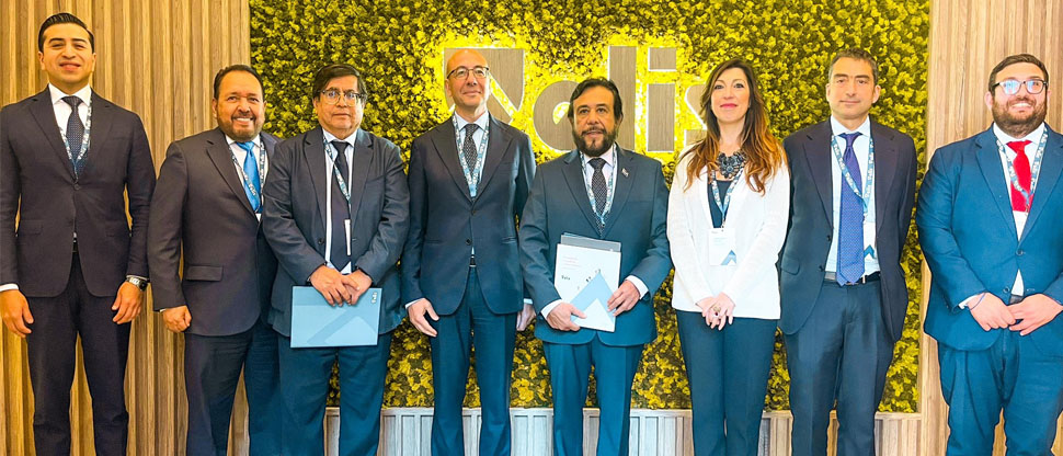 Vicepresidente Félix Ulloa se reúne con representantes del Centro ELIS
