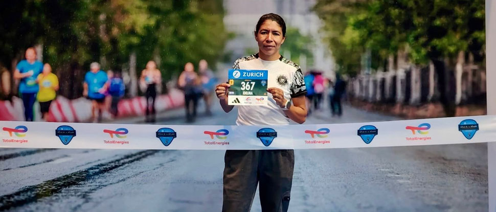 Soldado salvadoreña impone nuevo récord nacional en el maratón de Madrid