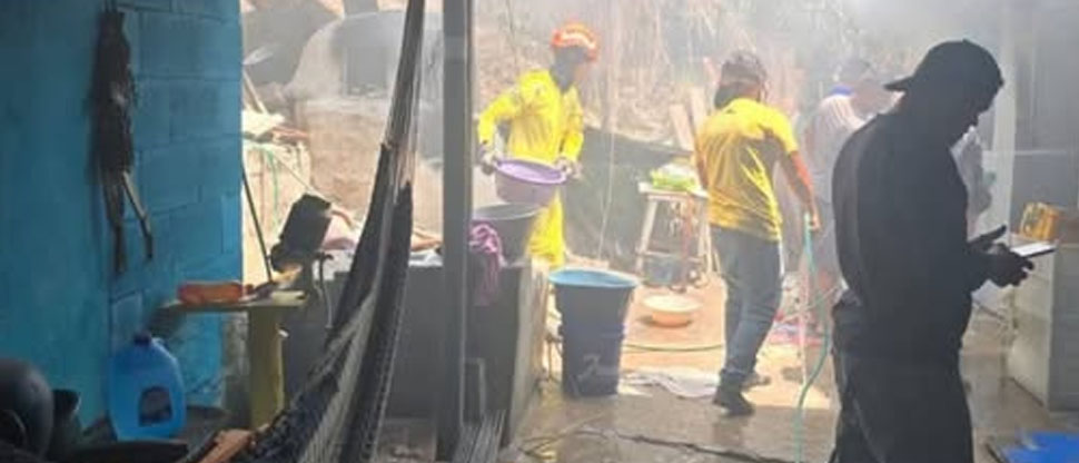 Niña y una mujer resultan con quemaduras tras incendio en Coatepeque