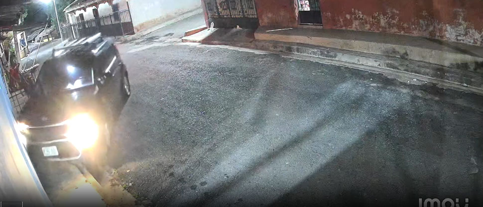 Viralizan momento cuando sin razón aparente un potente “Killer Soul” embiste una casa