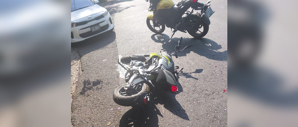 Motociclista es hospitalizado con signos de muerte cerebral tras choque por invadir carril