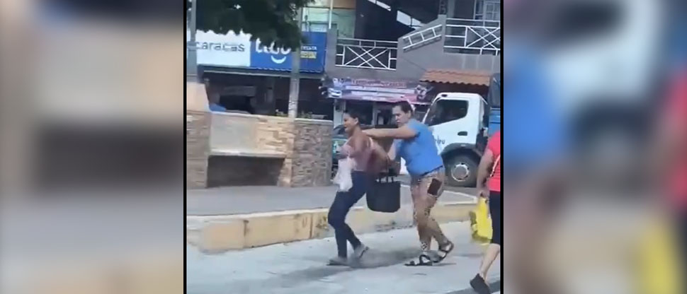 VIRAL: señora “le enseña a respetar” a la amante de su marido en plena vía pública 