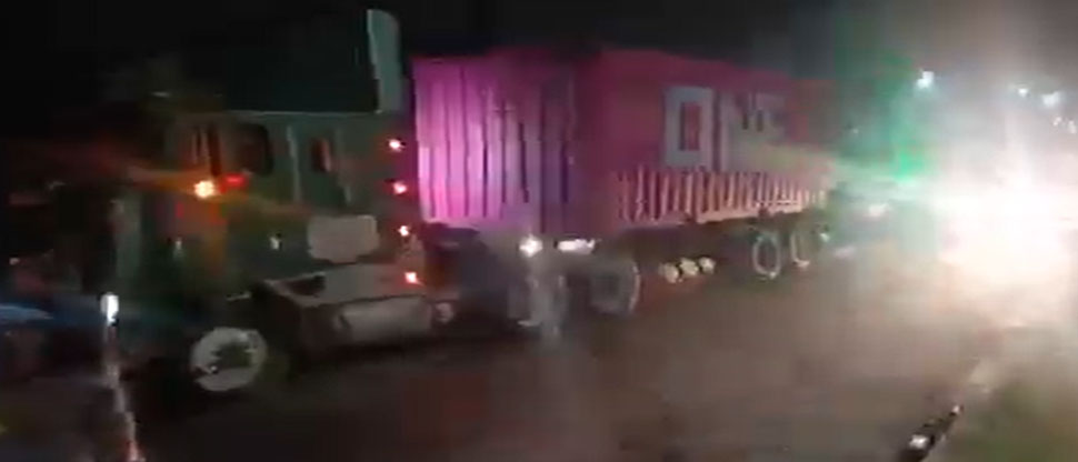 Rastra queda empotrada en lo separadores de carril del ex SITRAMSS