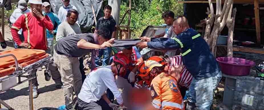 Accidente de tránsito deja lesionados a una mujer y un niño en Santa Ana