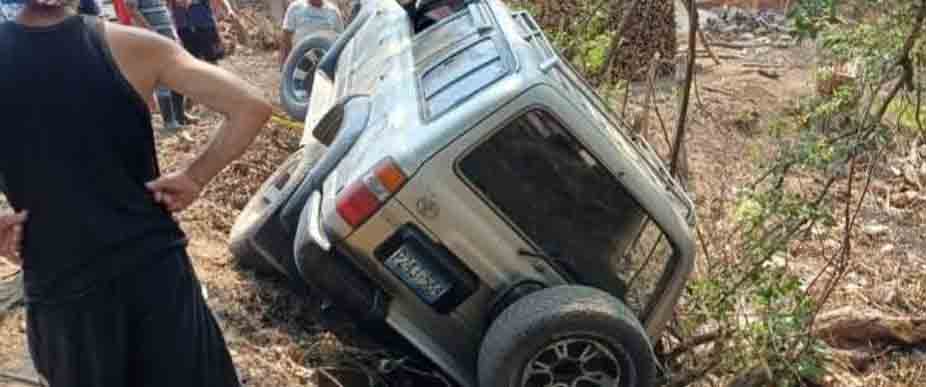 Conductor resulta ileso tras salirse de la carretera en Guaymango