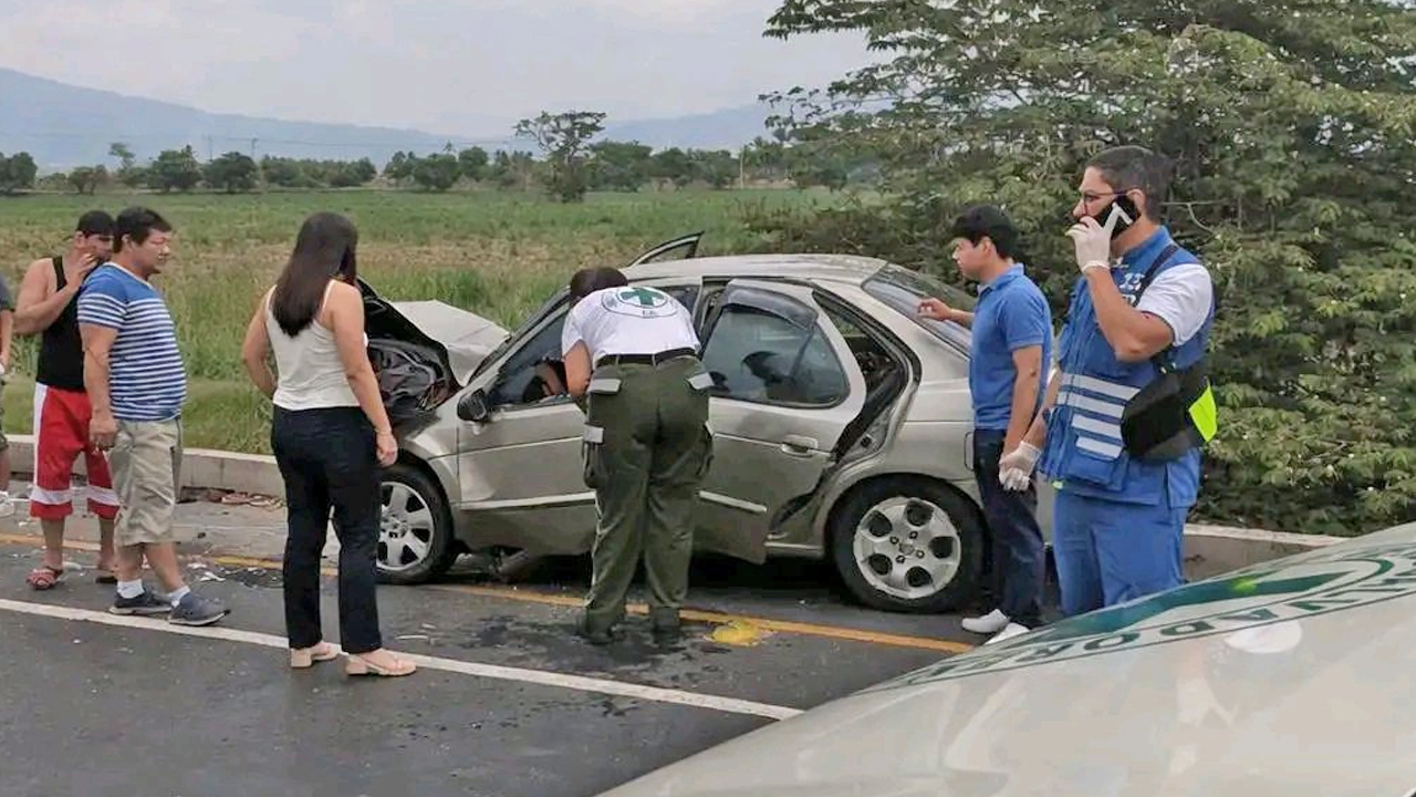 Tres lesionados deja fuerte accidente sobre el periférico Claudia Lars