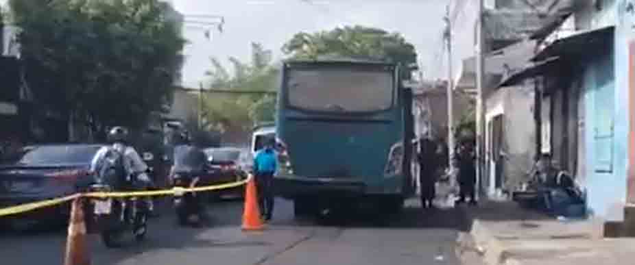 Fallece persona tras ser atropellada por una buseta de la ruta 23 en Mejicanos
