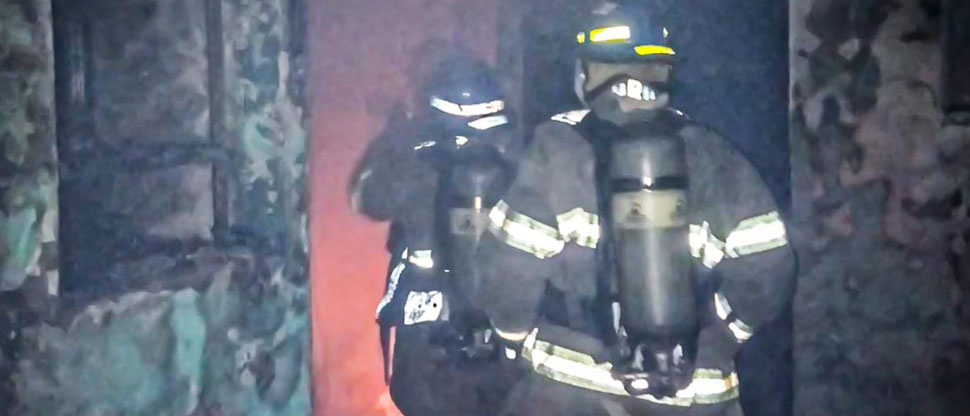 Bomberos sofocan incendio en interior de vivienda en Soyapango