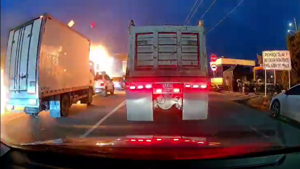 Momento exacto de un fatal accidente en un peaje de Cundinamarca, Colombia