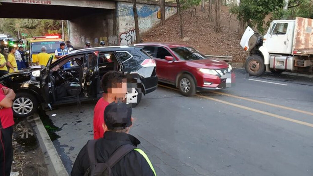 Múltiple accidente vial deja una persona lesionada en Santa Ana