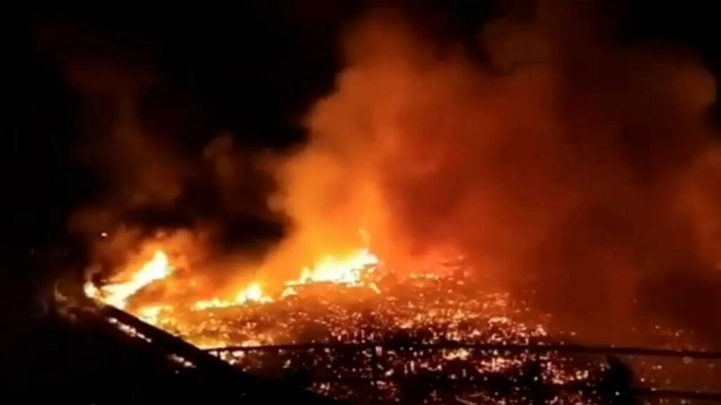 Más de mil casas son reducidas a cenizas por un incendio masivo en Malasia