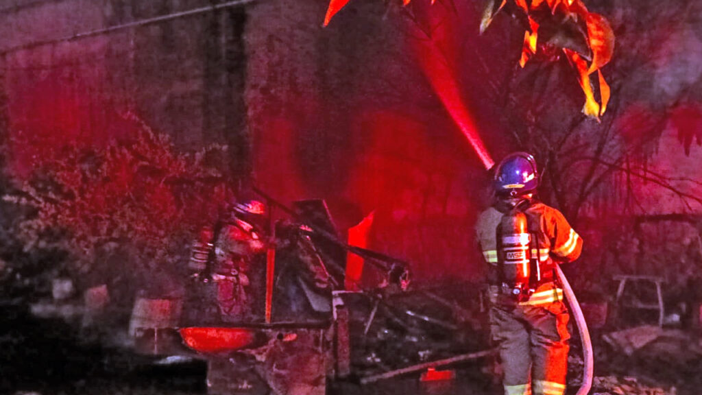 Atienden emergencia por incendio estructural en bulevar Venezuela