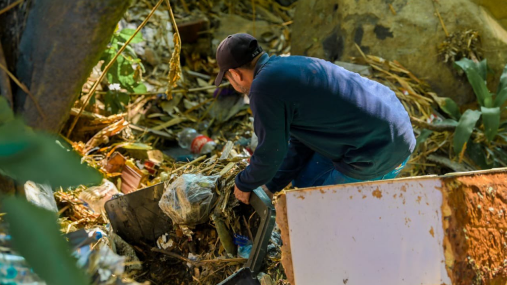 Eliminan desechos de gran tamaño que ponían en riesgo a familias de Cuscatancingo