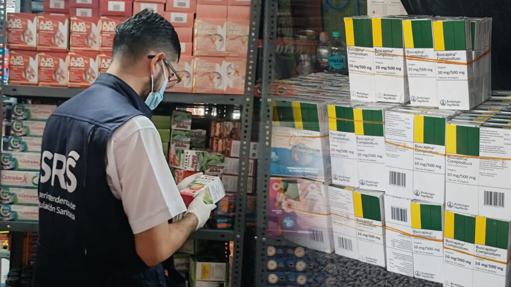 Incautan medicamentos de dudosa procedencia que eran distribuidos en tiendas y farmacias