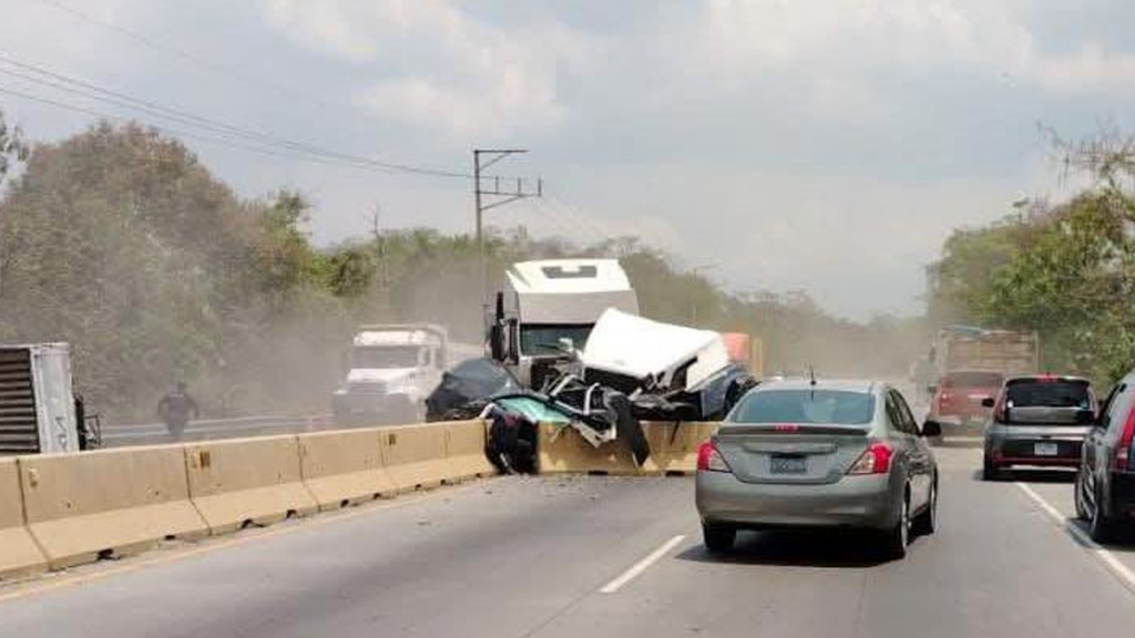 Policía confirma tres lesionados en accidente sobre carretera a Acajutla