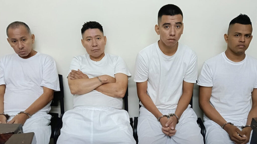 Mandan a la cárcel a sujetos que robaron dinero en efectivo y su celular a una persona en Santa Ana