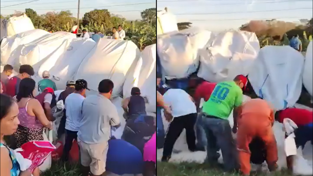 México: roban productos de un camión accidentado frente a policías y estos no hacen nada