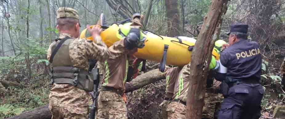 Soldados rescatan a turista que ya no pudo caminar en sendero del Cerro Verde
